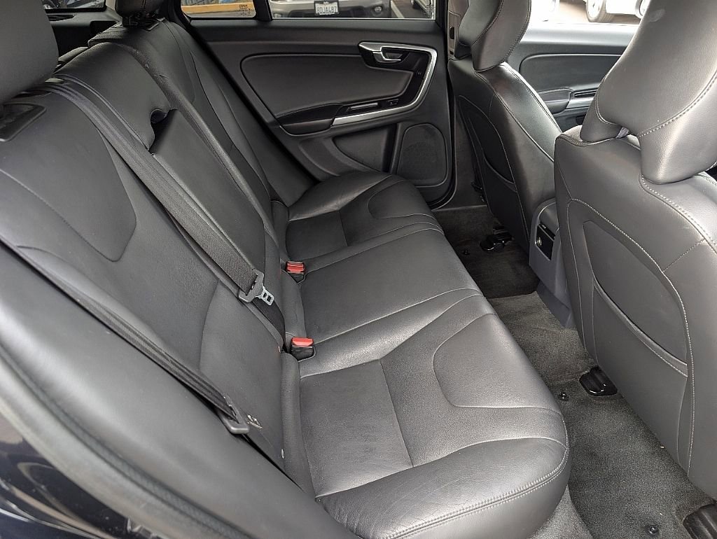 Used 2017 Volvo V60 T5 Premier w/ Convenience Package image 18