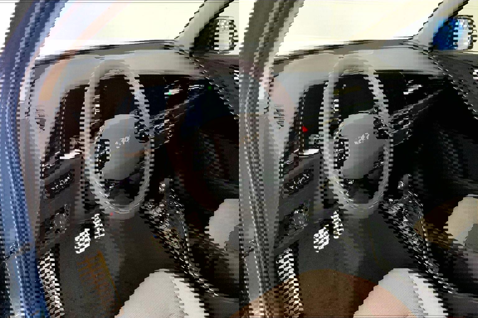 New 2026 Kia Niro SX Touring image 7