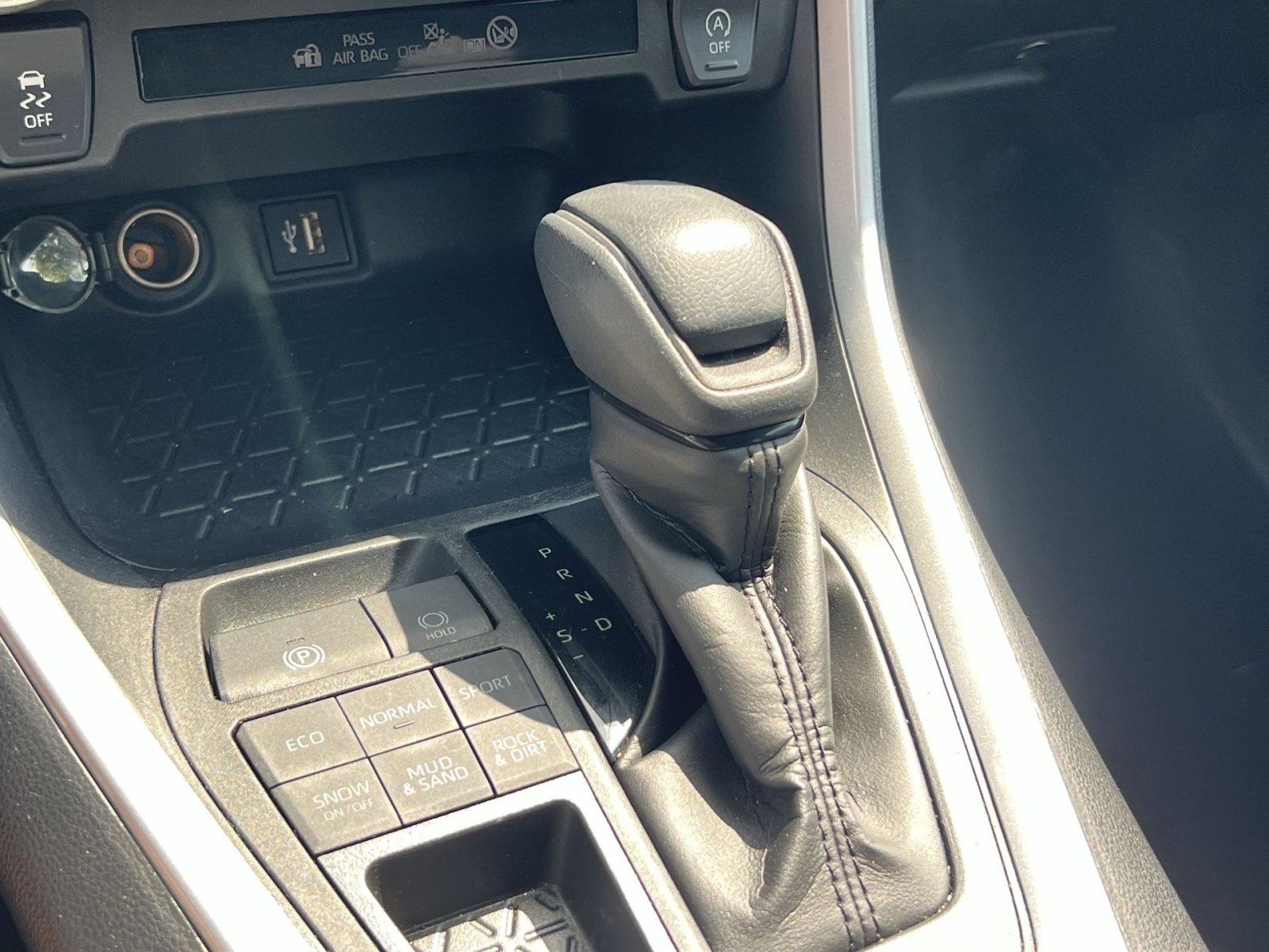 Used 2025 Toyota RAV4 XLE AWD/4WD image 18