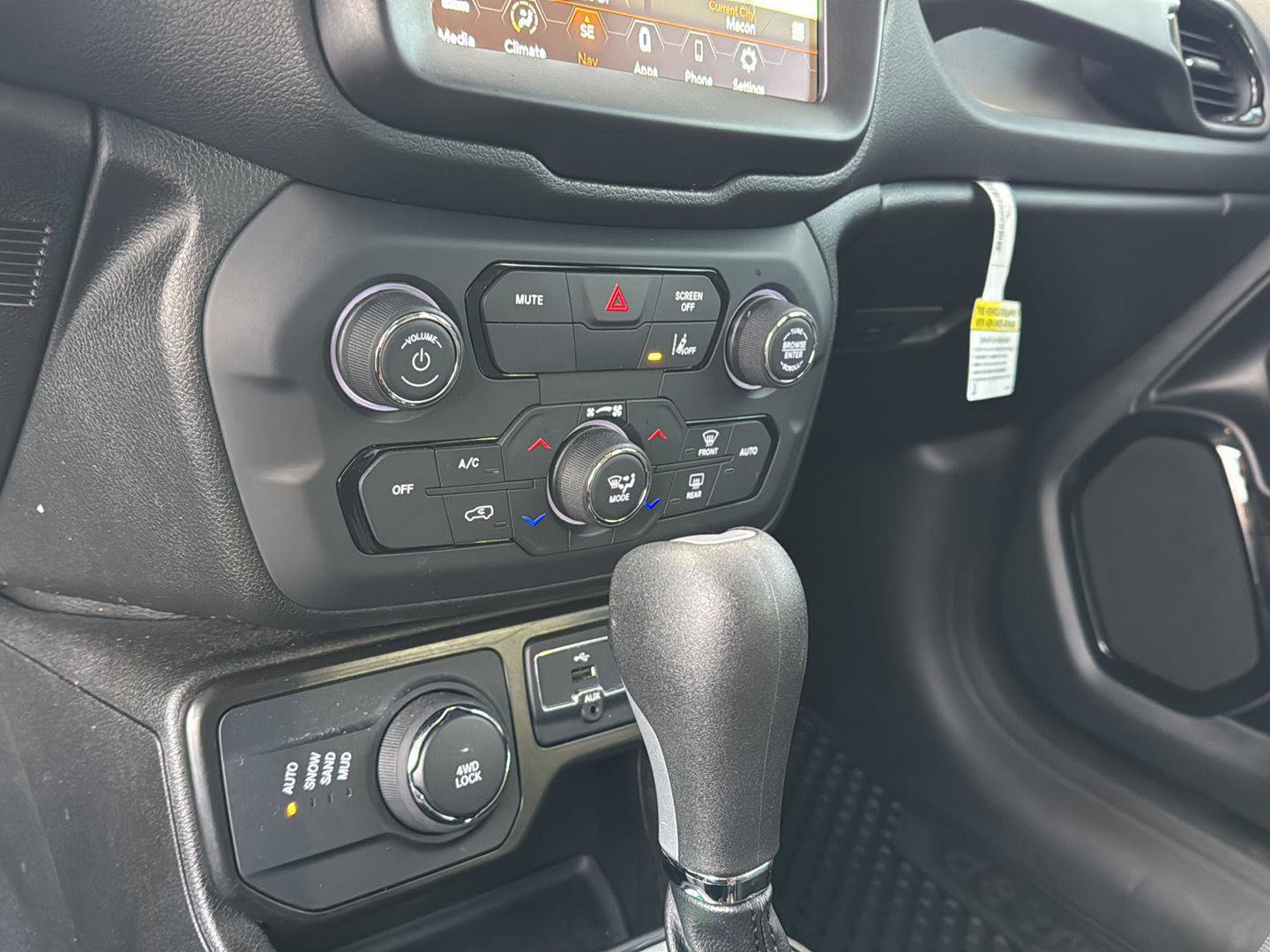 Used 2023 Jeep Renegade Altitude image 24