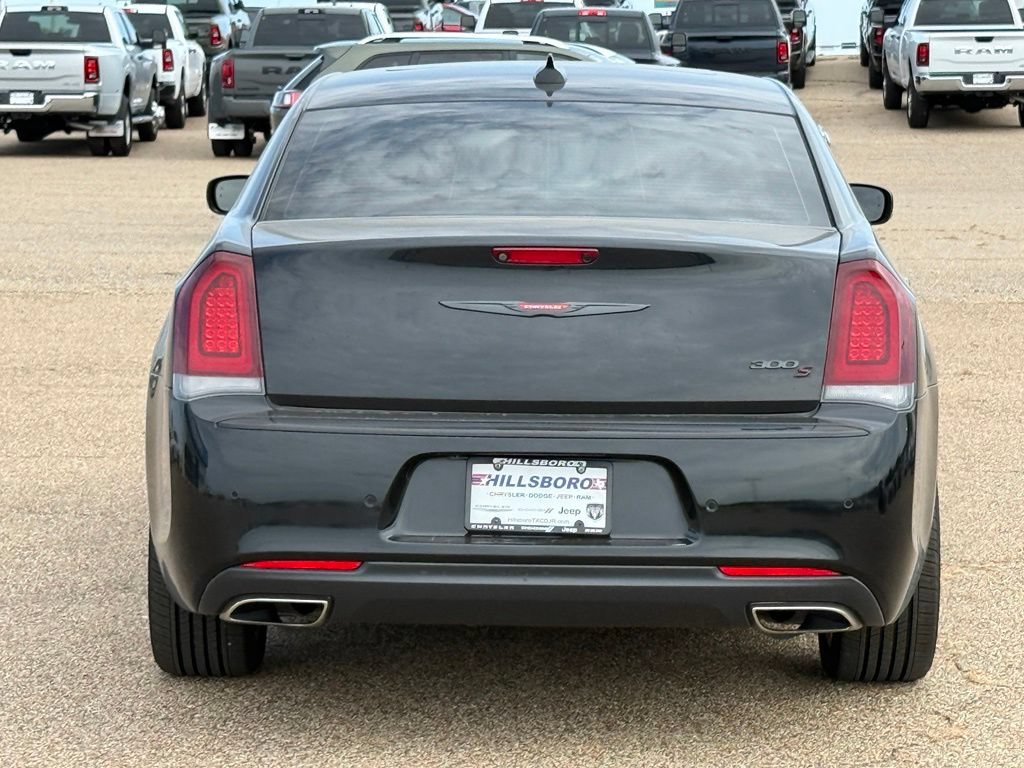 Used 2022 Chrysler 300 S RWD image 6