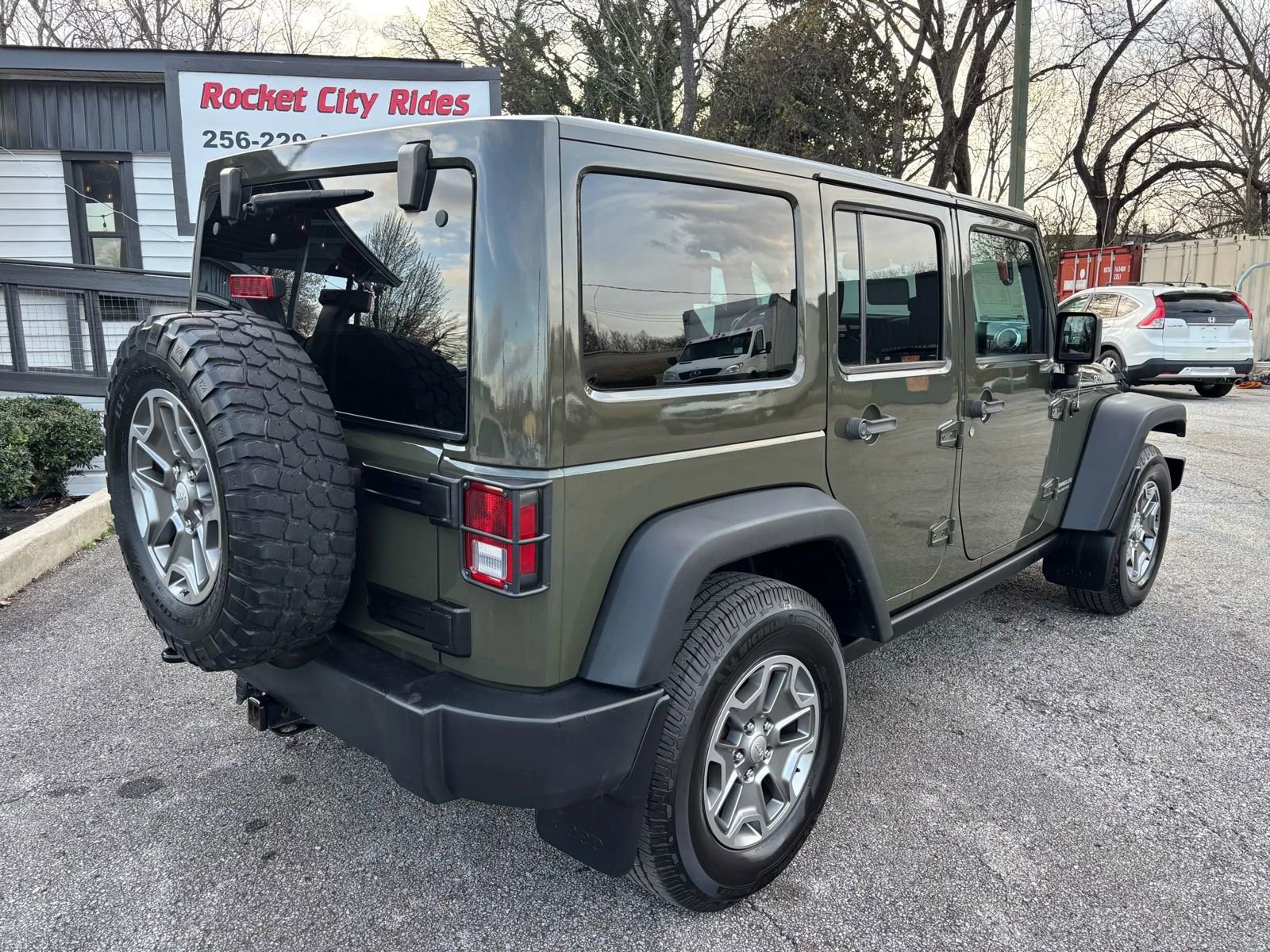 Used 2015 Jeep Wrangler Unlimited Rubicon w/ Connectivity Group image 3