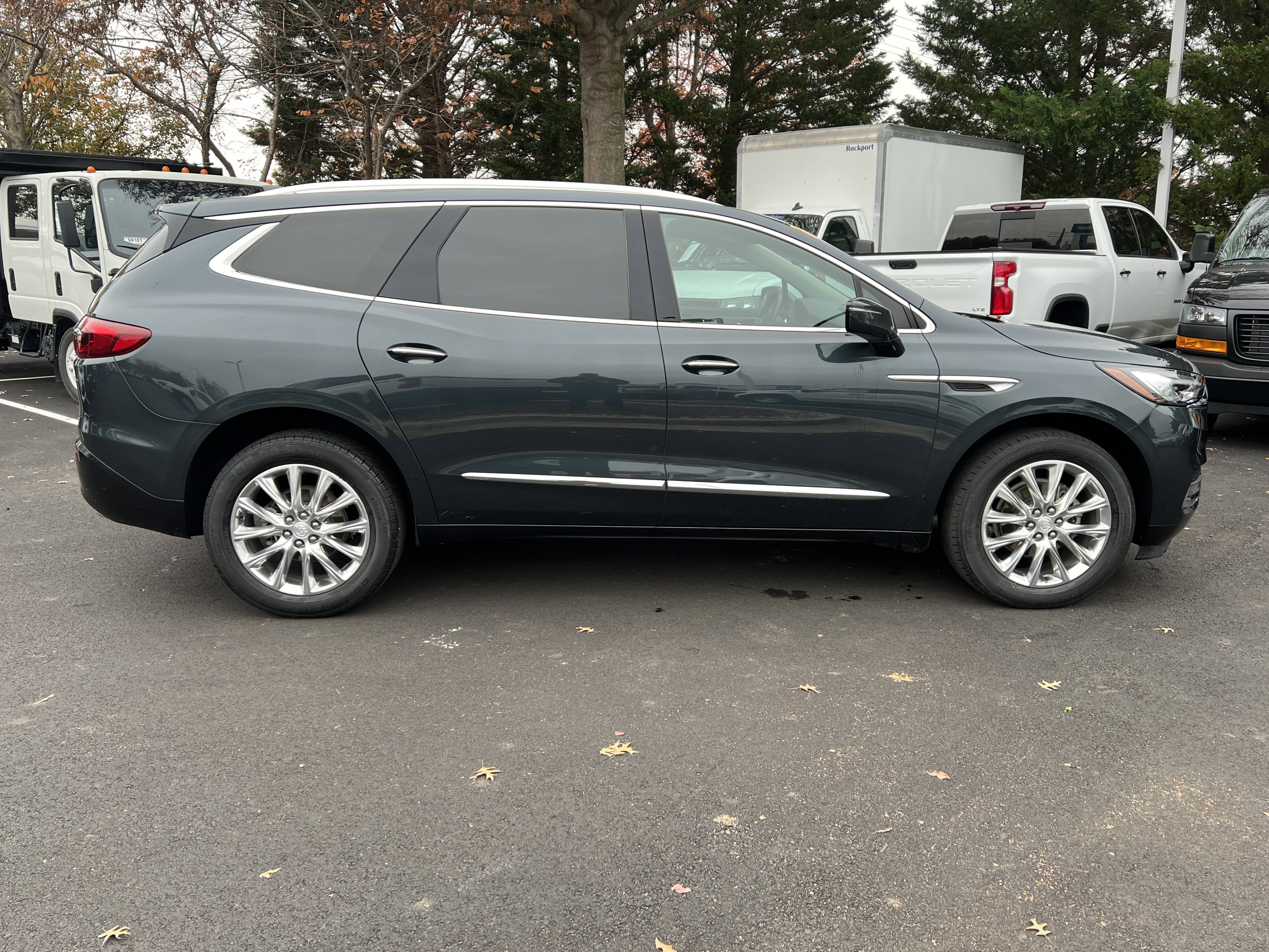Used 2021 Buick Enclave Premium w/ Sun and Sites Package image 11