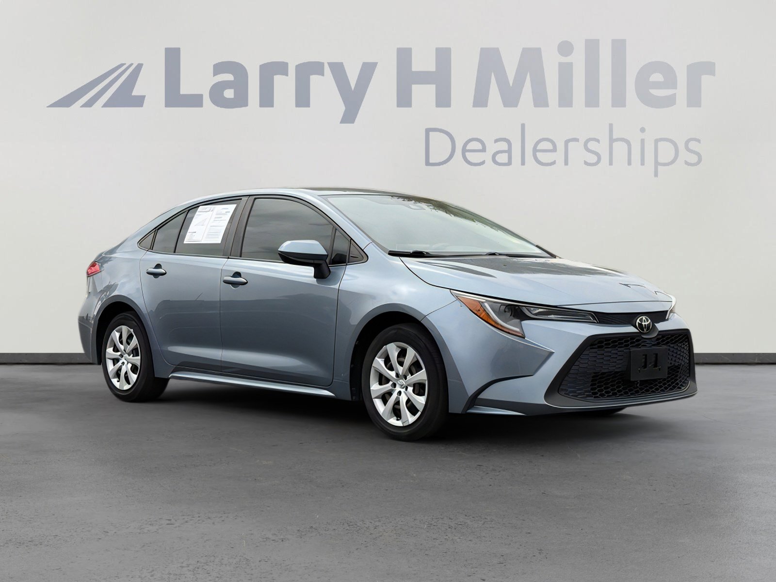 Used 2021 Toyota Corolla LE w/ Carpet Mat Package (TMS) image 8