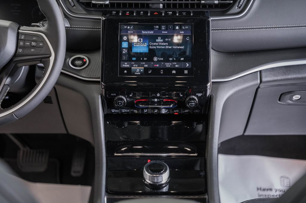 New 2025 Jeep Grand Cherokee Altitude image 20