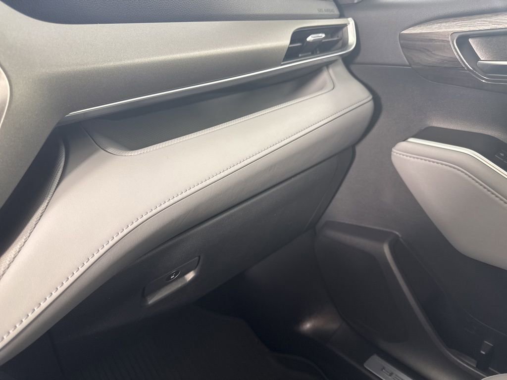 Used 2021 Toyota Highlander Limited image 18