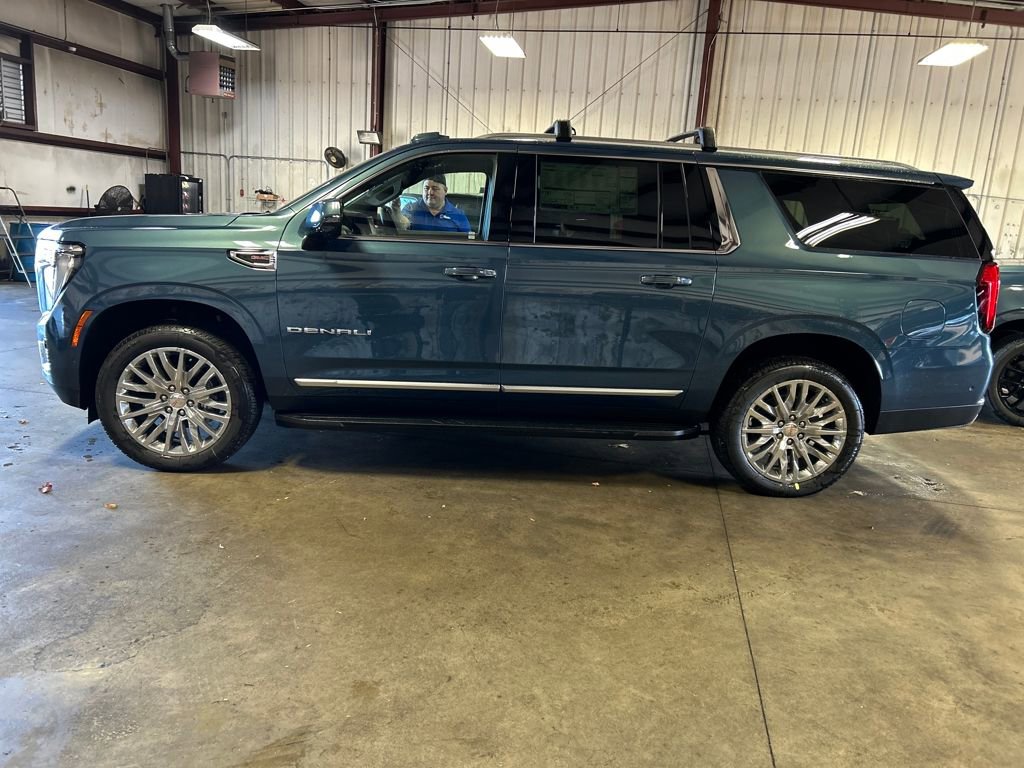 New 2026 GMC Yukon XL Denali image 3