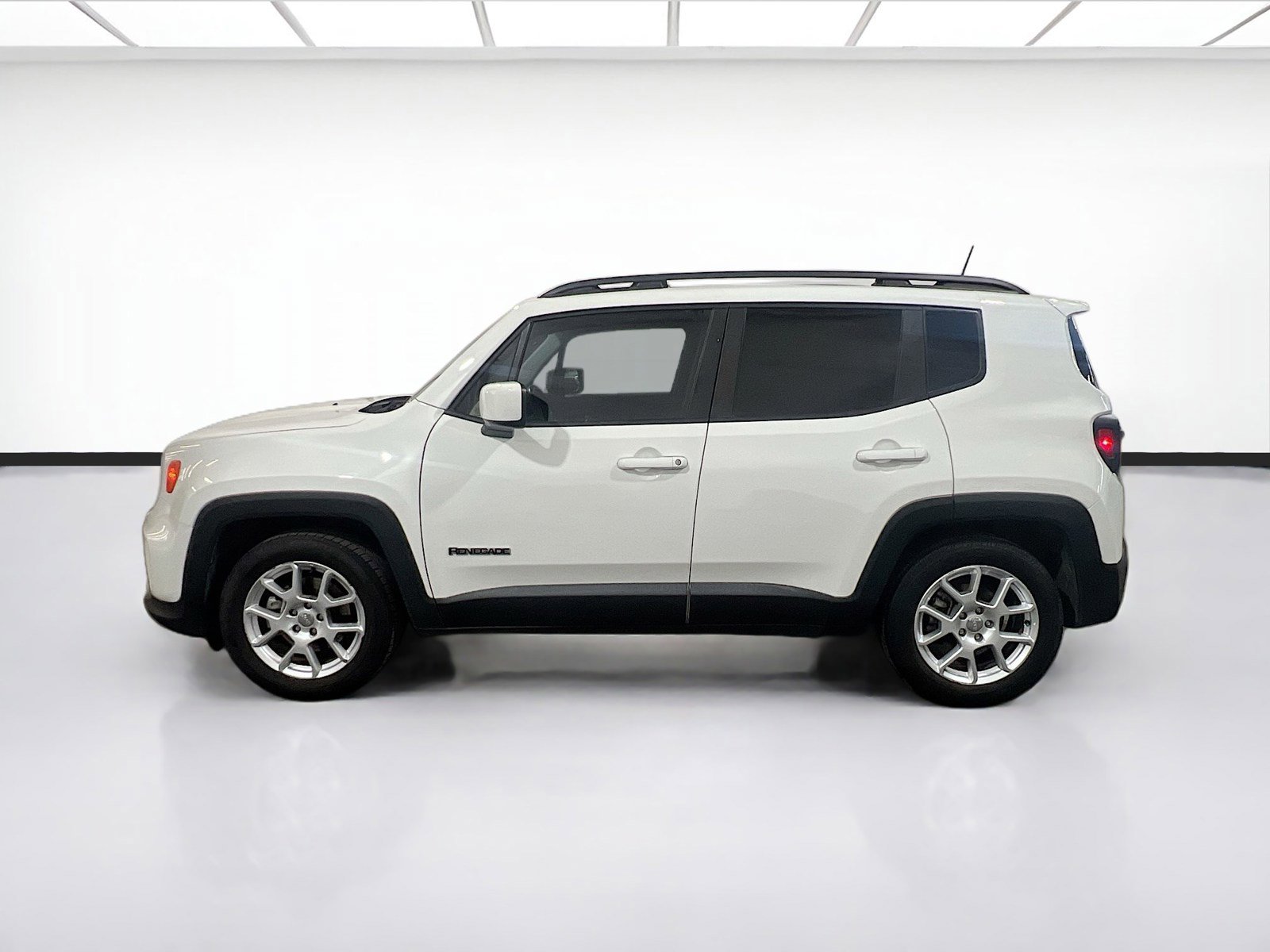 Used 2020 Jeep Renegade Latitude FWD image 18