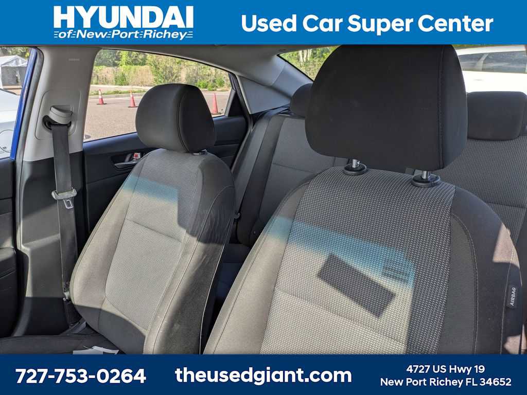 Used 2021 Hyundai Accent SE FWD image 3
