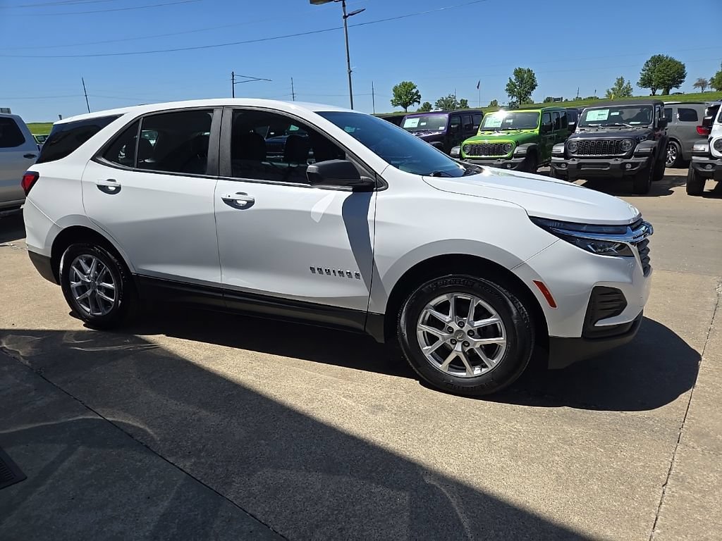 Used 2023 Chevrolet Equinox LS FWD image 14