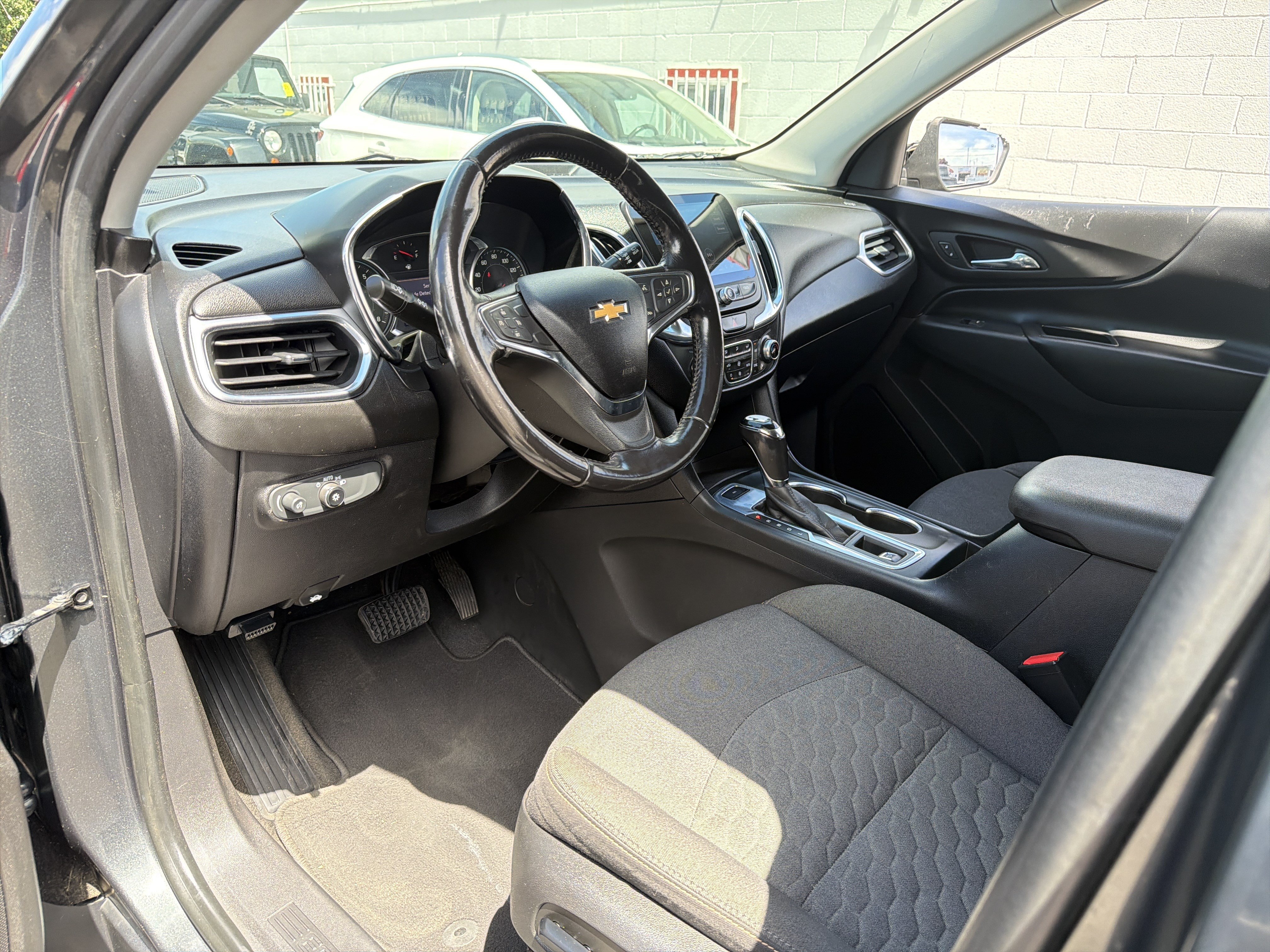 Used 2019 Chevrolet Equinox LT w/ Sun & Navigation Package AWD/4WD image 7