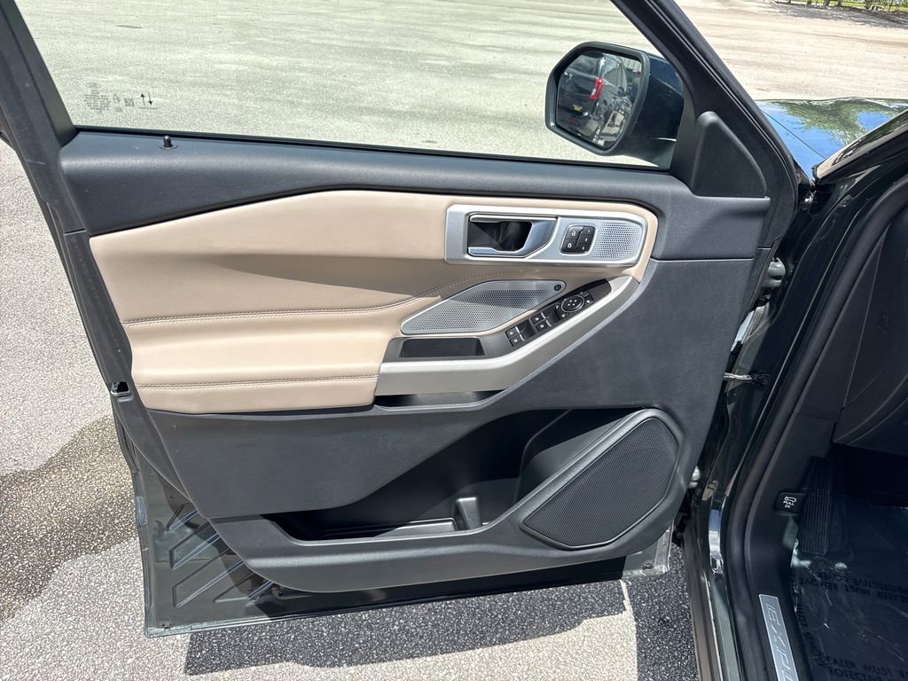 Used 2023 Ford Explorer Limited w/ Limited Technology Package image 13