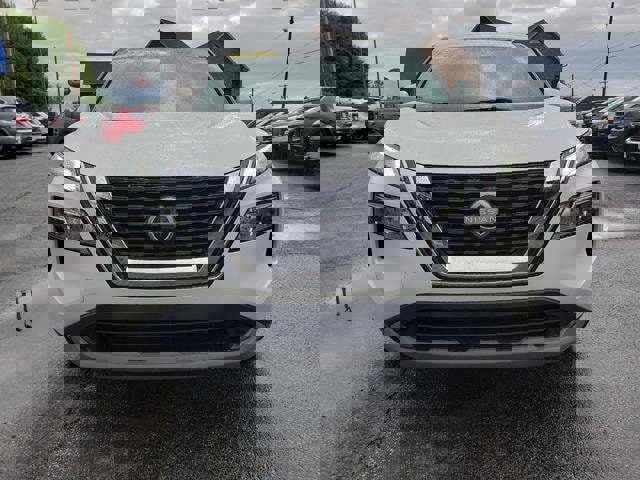 Used 2022 Nissan Rogue SV image 2