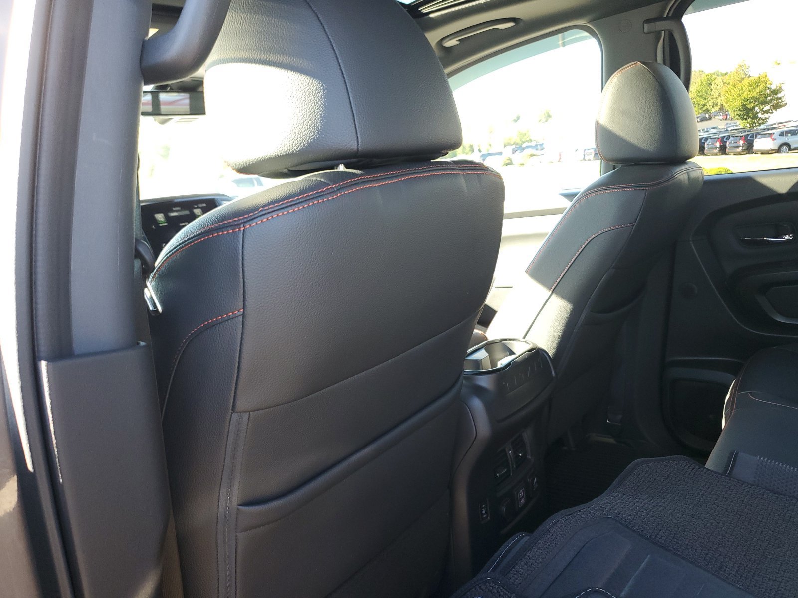 Used 2024 Nissan Titan PRO-4X w/ Pro-4x Convenience Package AWD/4WD image 14