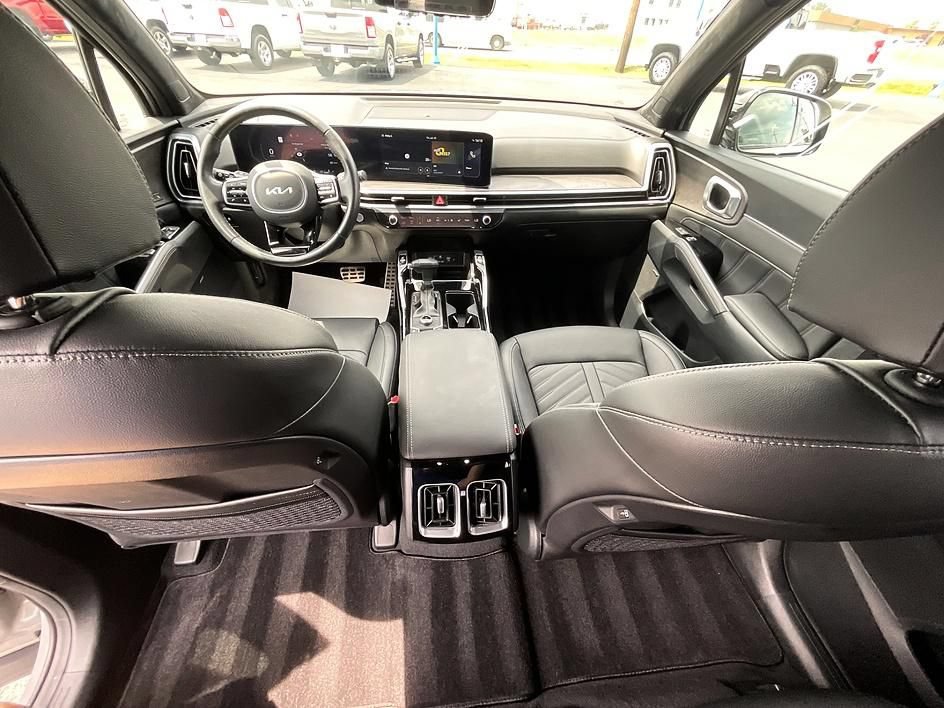 Used 2025 Kia Sorento SX Prestige AWD/4WD image 3