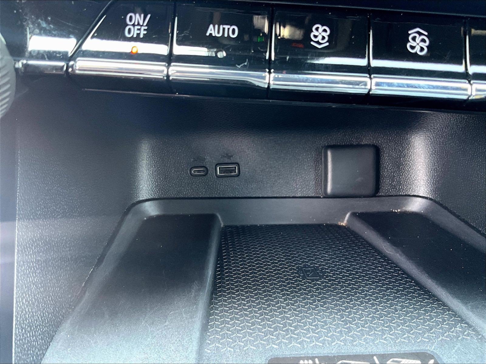 Used 2026 Chevrolet Traverse LT AWD/4WD image 16