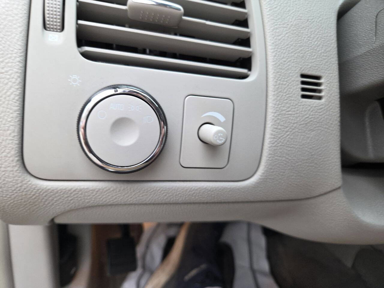 Used 2007 Buick Lucerne CX w/ Driver Confidence Package image 22