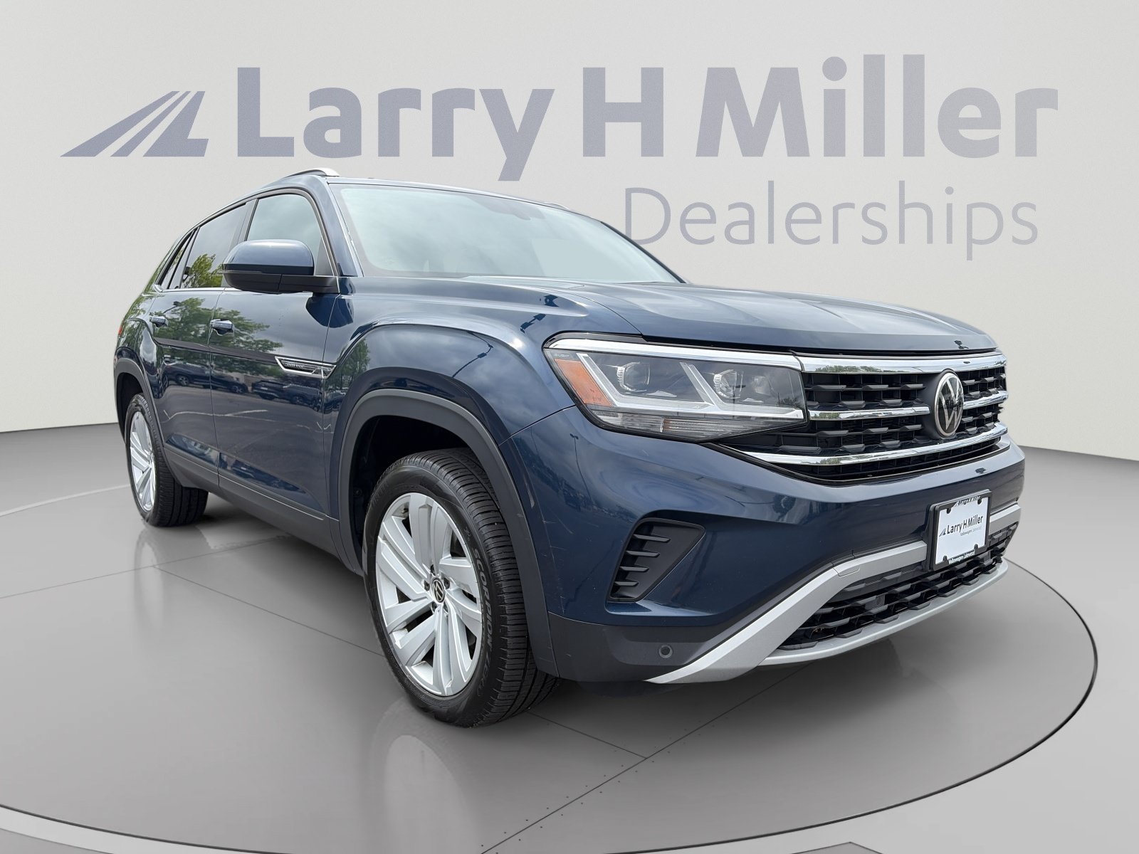 Used 2020 Volkswagen Atlas Cross Sport SE AWD/4WD image 3