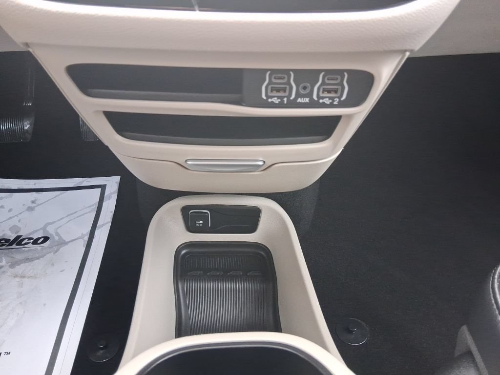 Used 2024 Chrysler Pacifica Touring-L FWD image 24