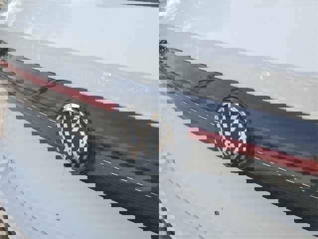 Certified 2025 Volkswagen Taos SE image 7