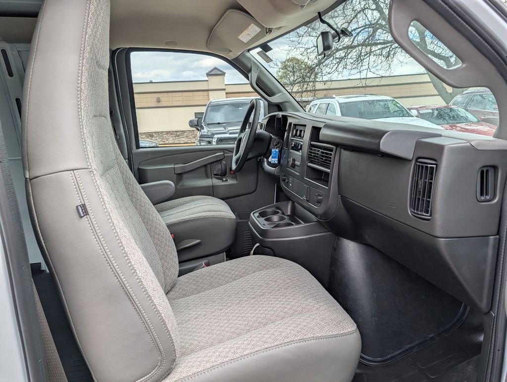 New 2026 GMC Savana 3500 Extended w/ Driver Convenience Package RWD image 21