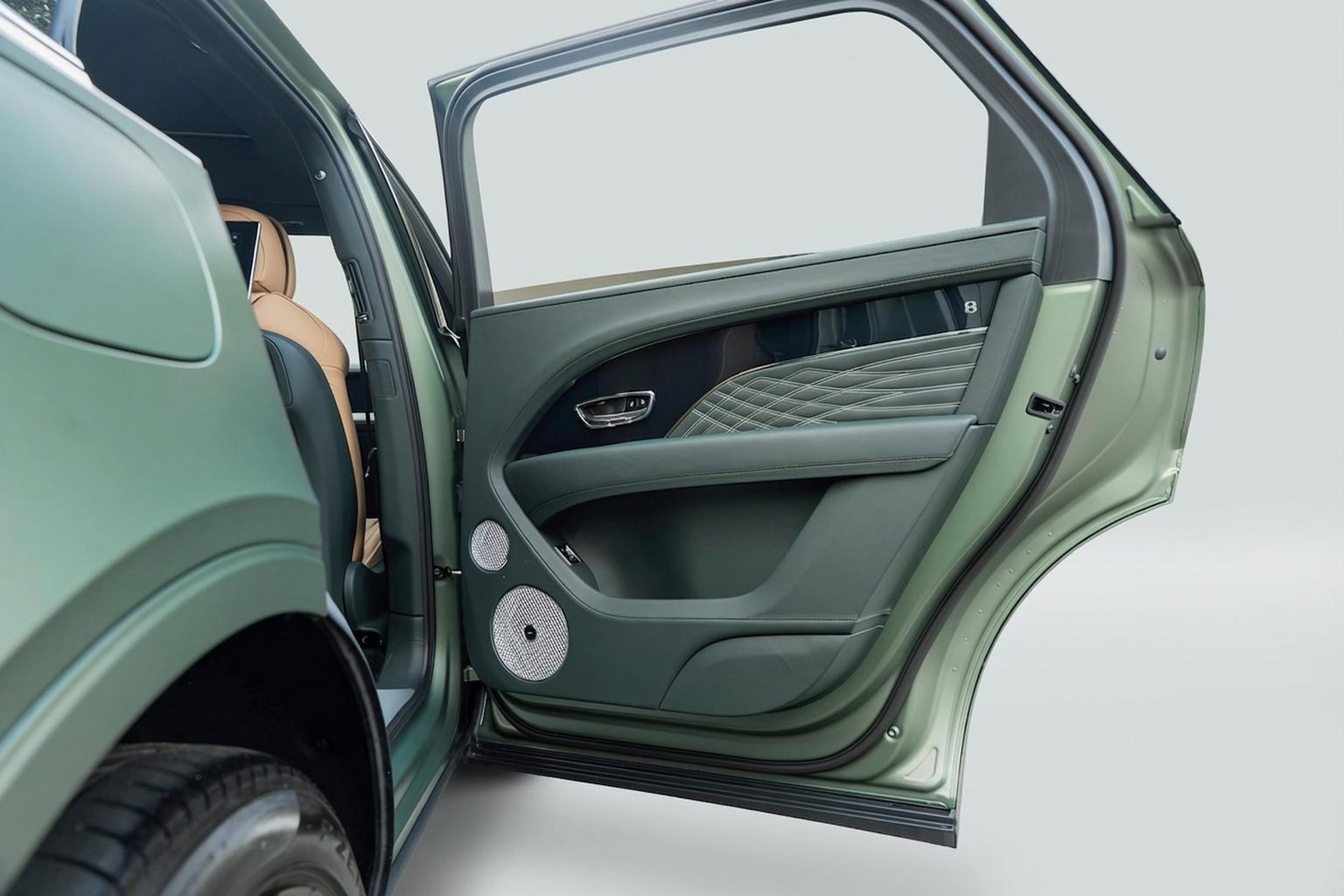 Used 2025 Bentley Bentayga Extended Wheelbase AWD/4WD image 18