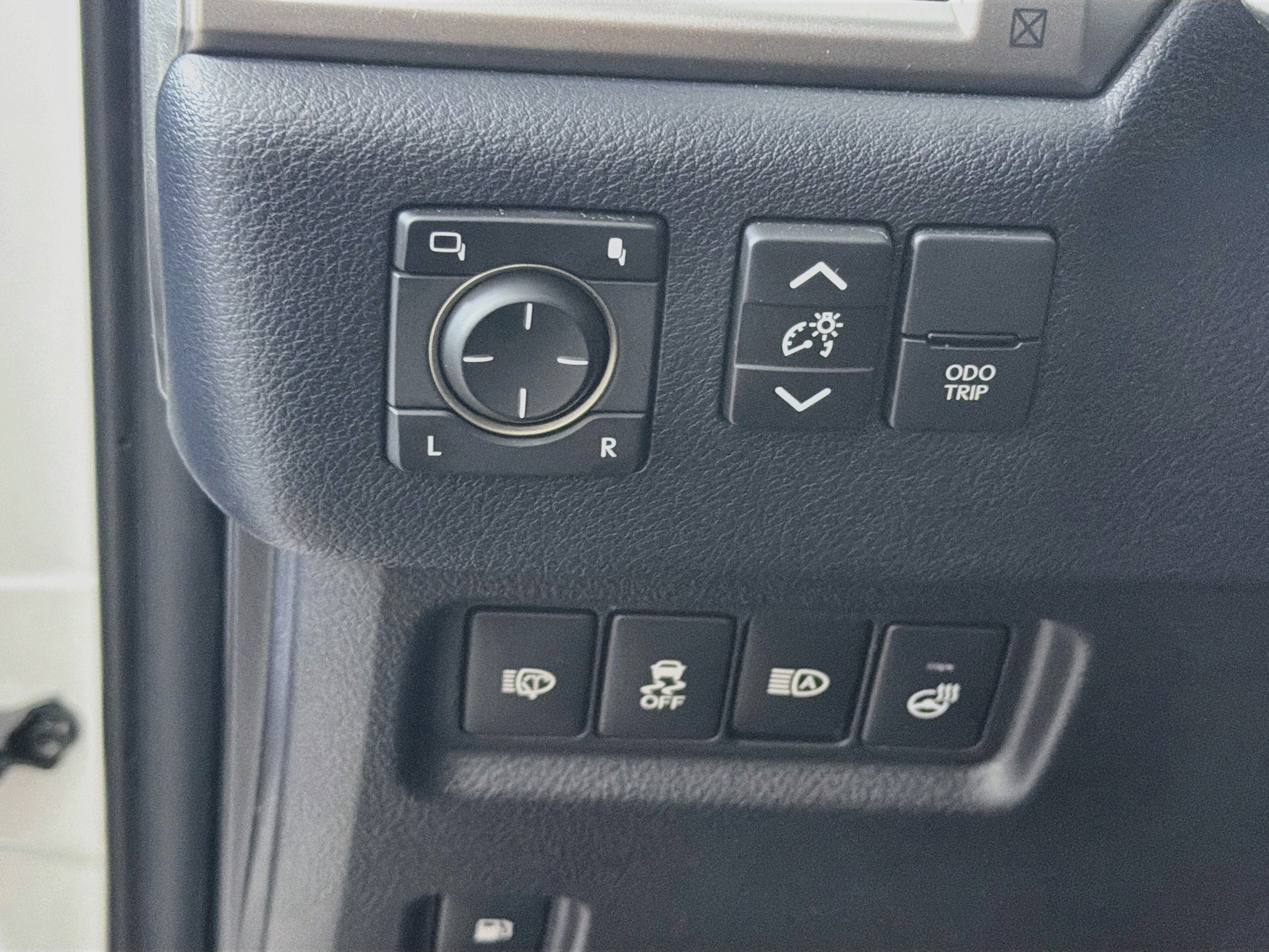 Used 2023 Lexus GX 460 Premium w/ Accessory Package AWD/4WD image 16