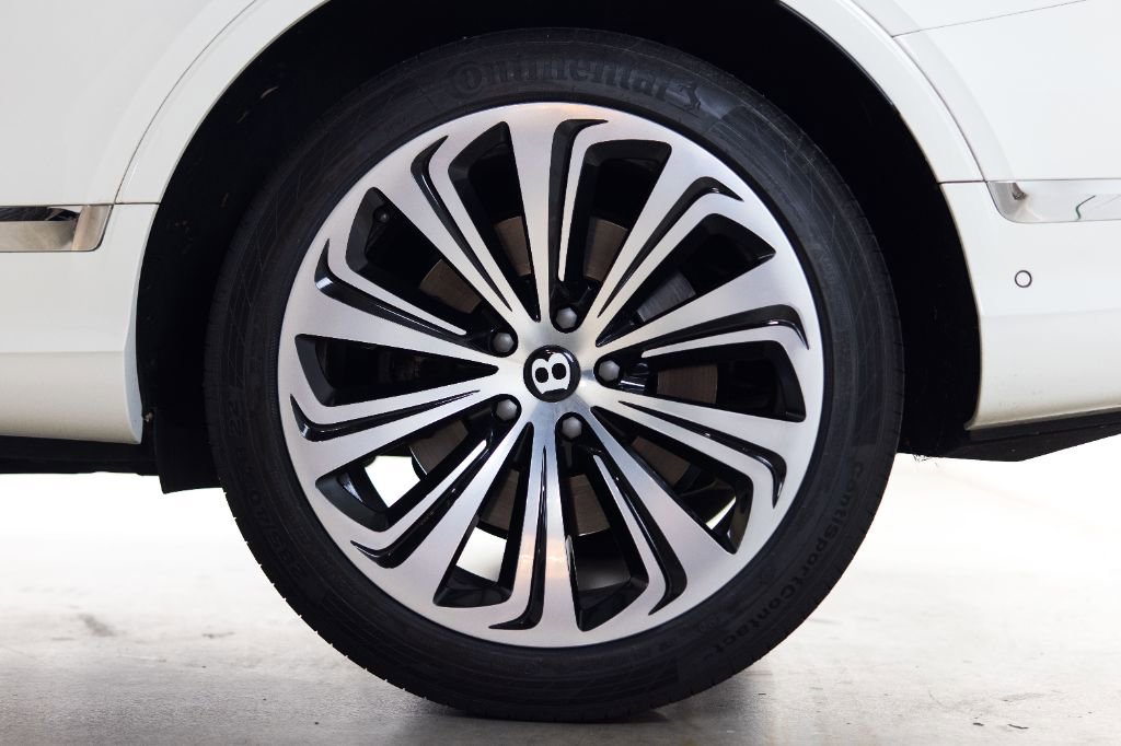 Used 2022 Bentley Bentayga image 40