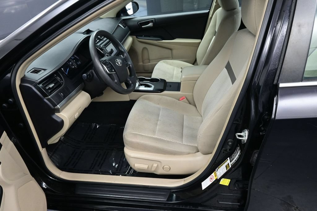 Used 2014 Toyota Camry LE FWD image 23
