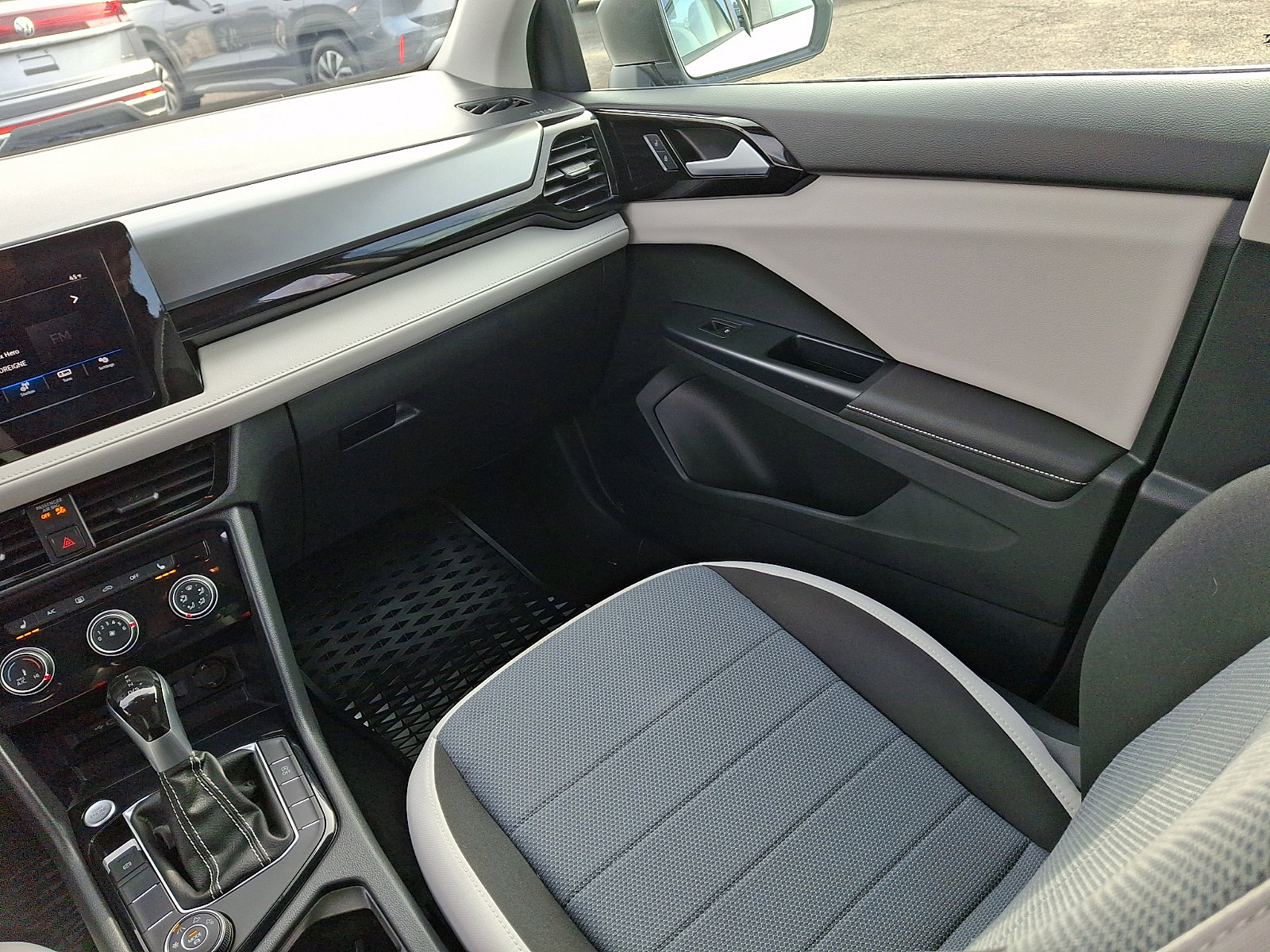 Certified 2025 Volkswagen Taos S AWD/4WD image 12