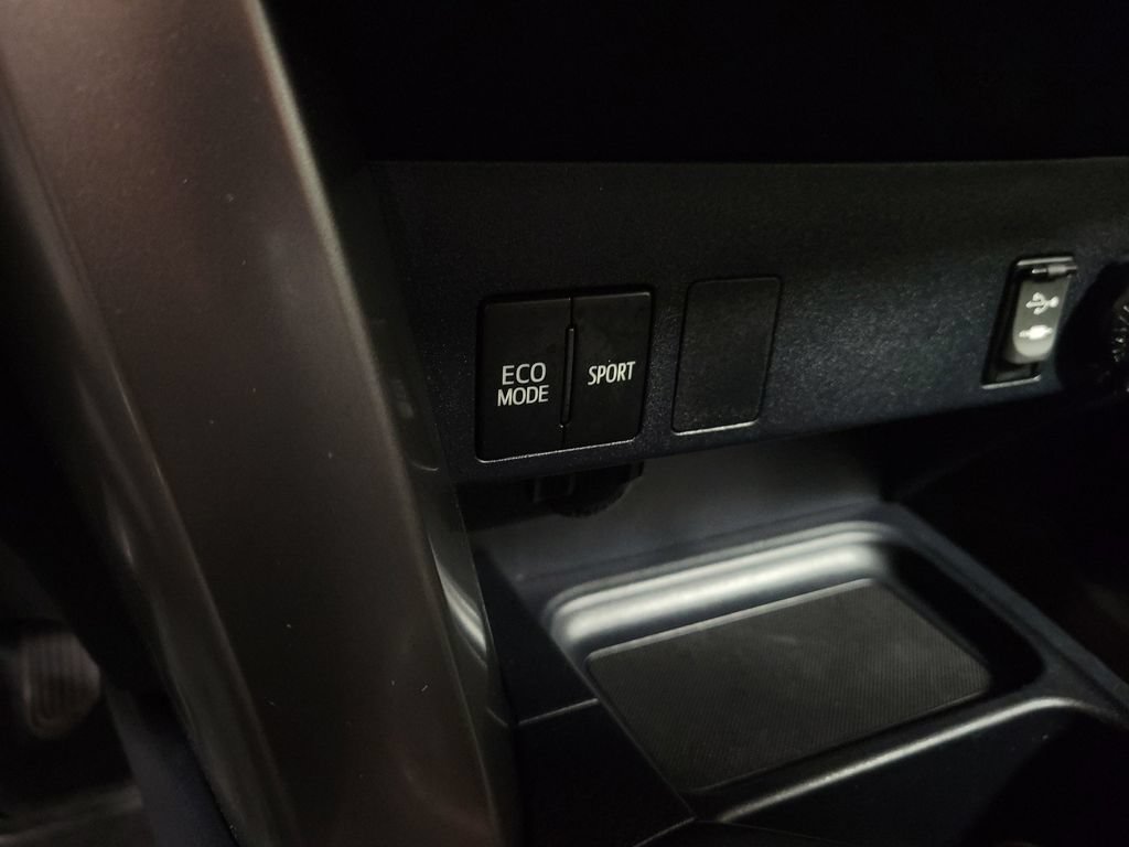 Used 2018 Toyota RAV4 LE w/ All Weather Liner Package FWD image 18