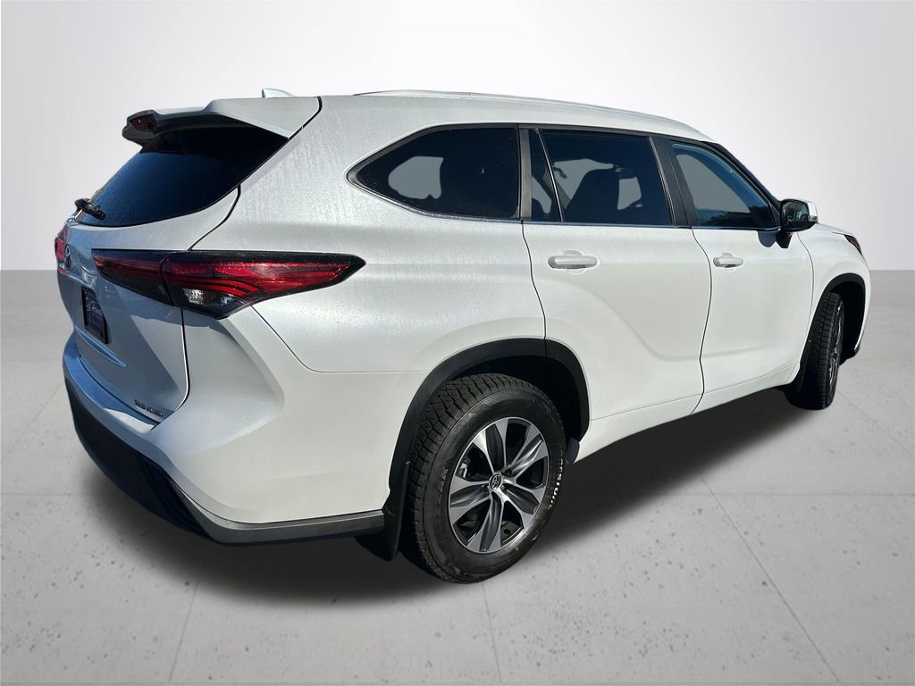 Used 2023 Toyota Highlander XLE image 7
