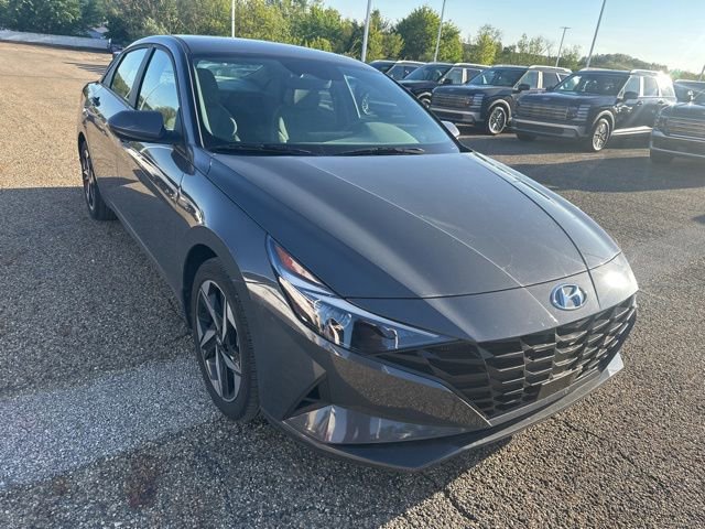 Used 2023 Hyundai Elantra SEL w/ Convenience Package FWD image 2
