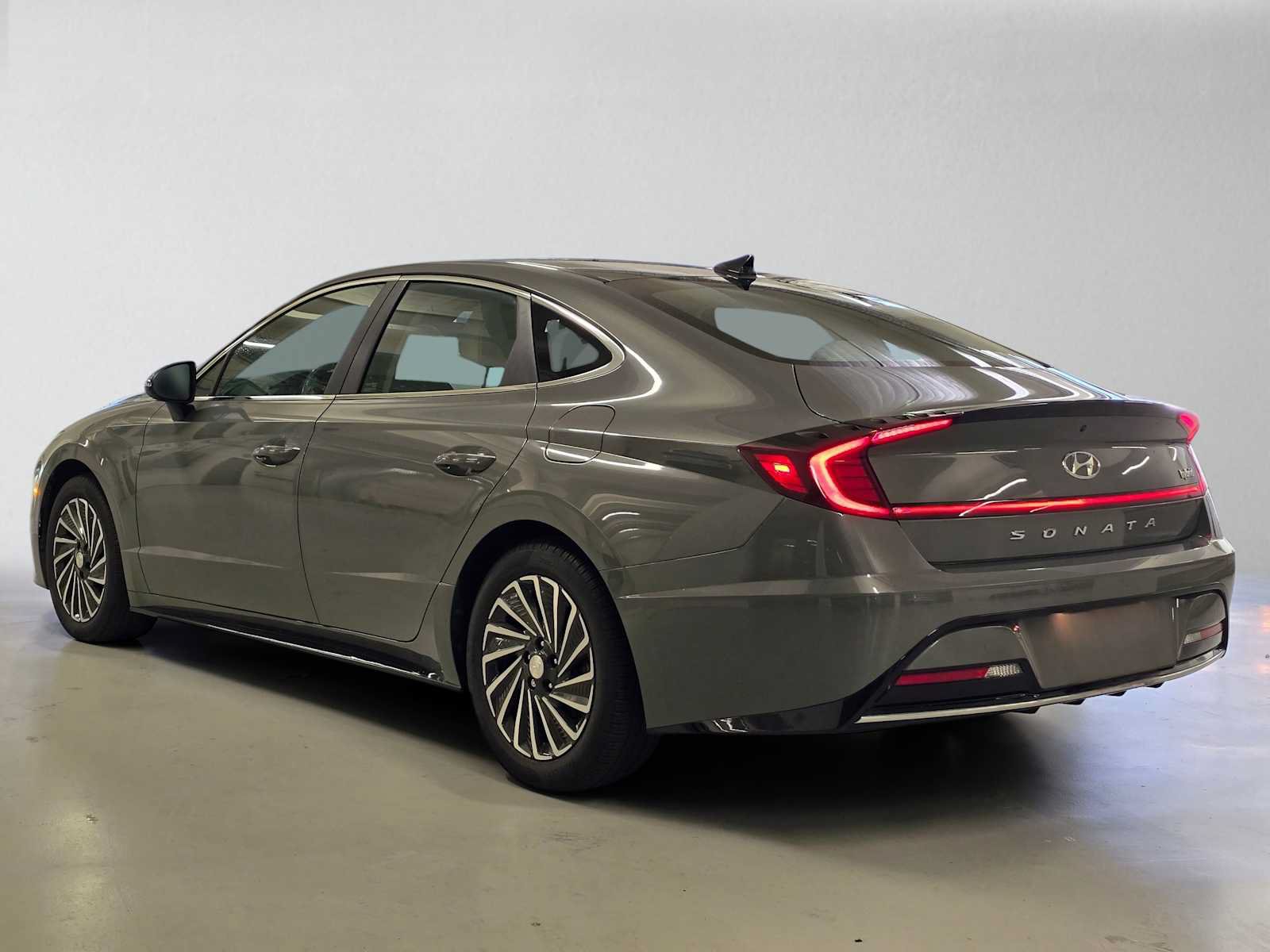 Used 2023 Hyundai Sonata SEL FWD image 3