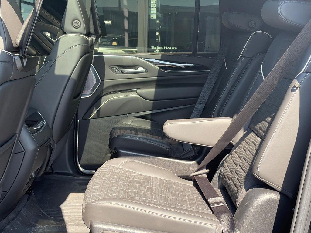 Certified 2024 Cadillac Escalade ESV V w/ Heavy-Duty Trailer Package AWD/4WD image 7