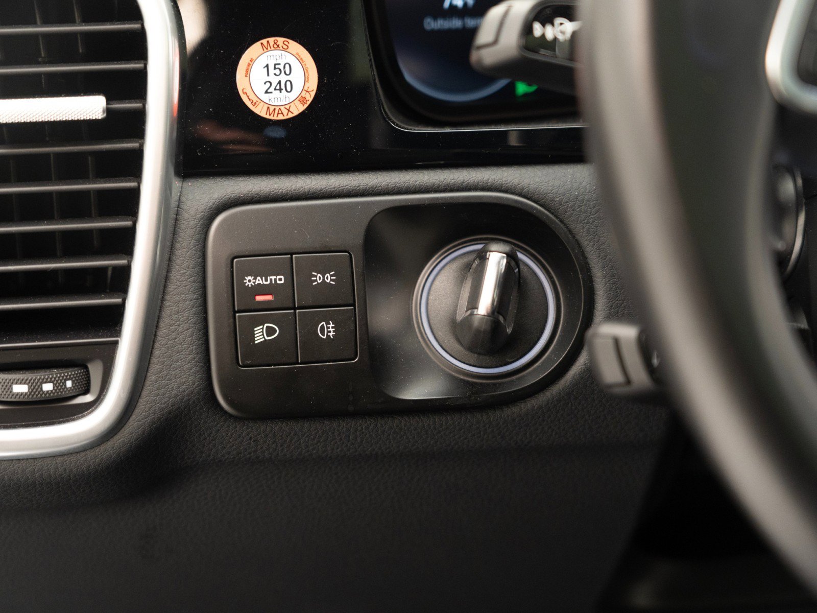 Certified 2022 Porsche Cayenne Platinum Edition image 29