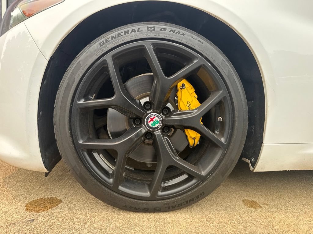 Used 2019 Alfa Romeo Giulia AWD image 25