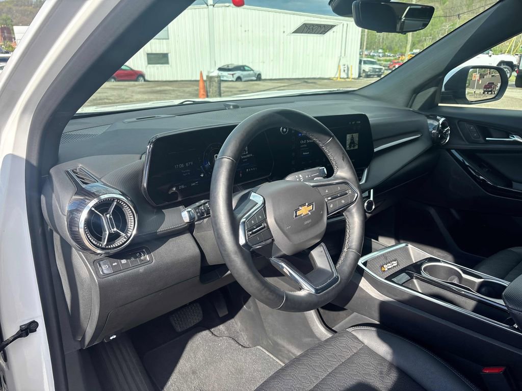 Used 2025 Chevrolet Equinox LT w/ Convenience Package II AWD/4WD image 13