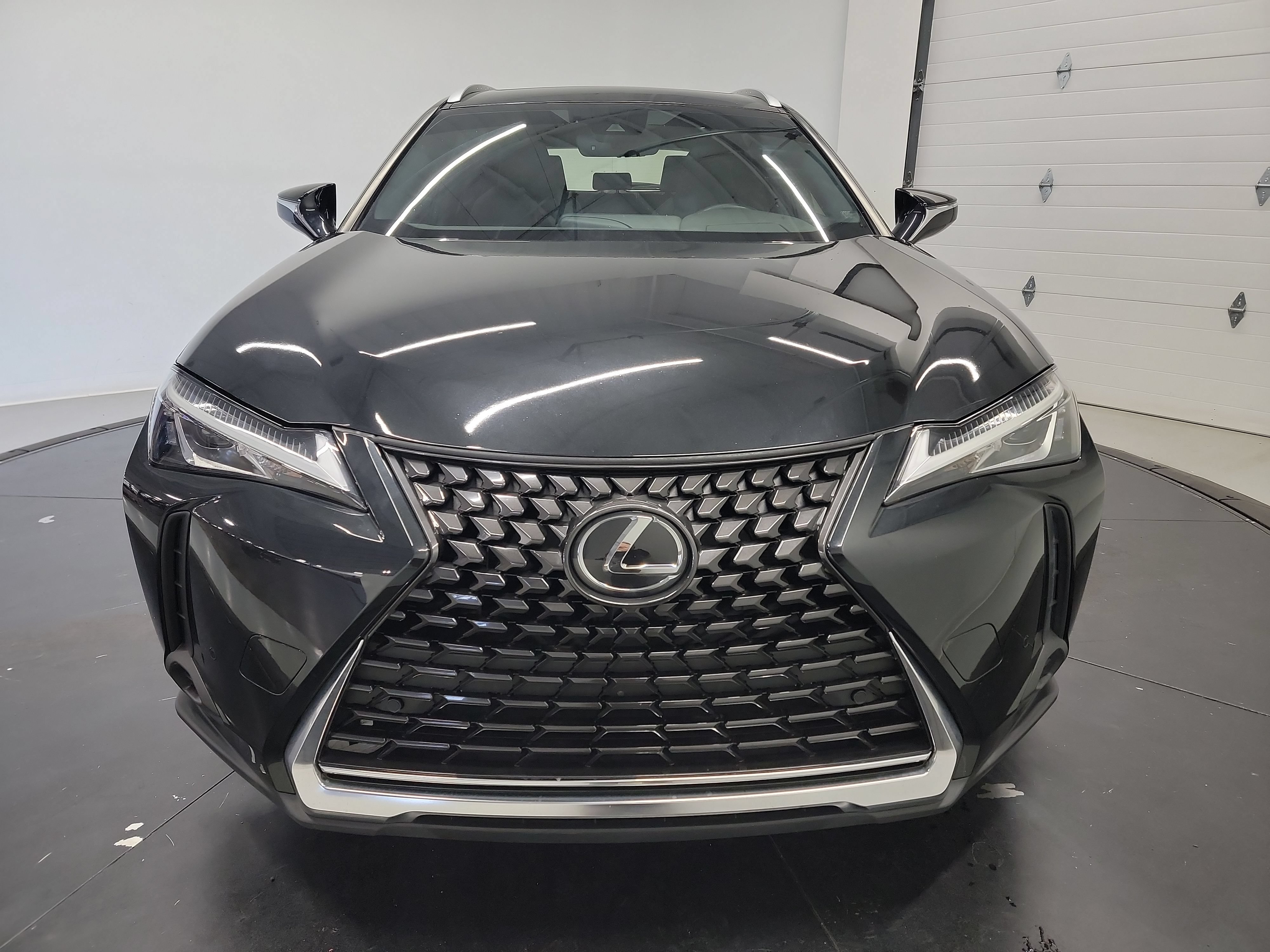 Used 2022 Lexus UX 200 w/ Premium Package FWD image 2