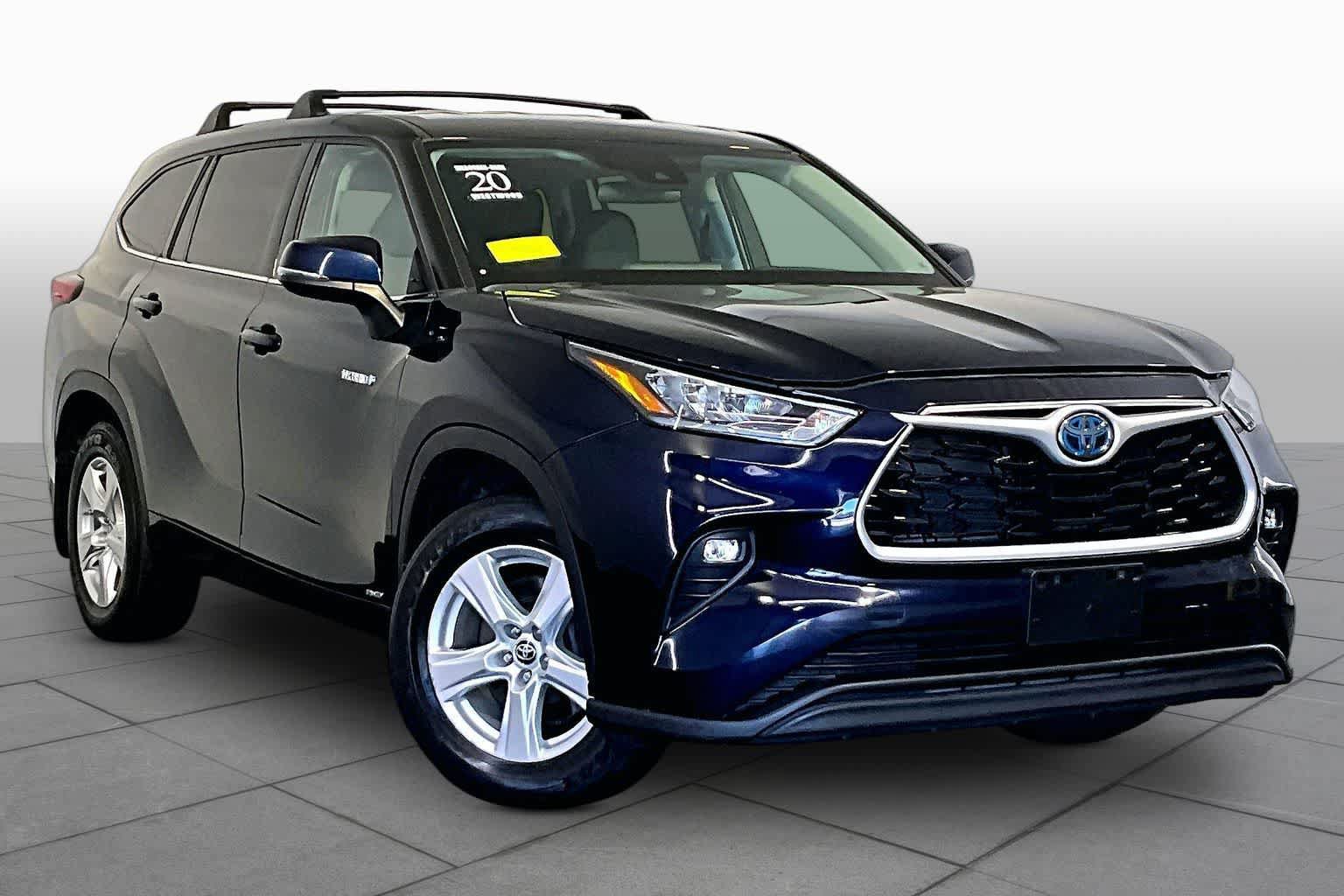 Used 2020 Toyota Highlander LE AWD/4WD image 3
