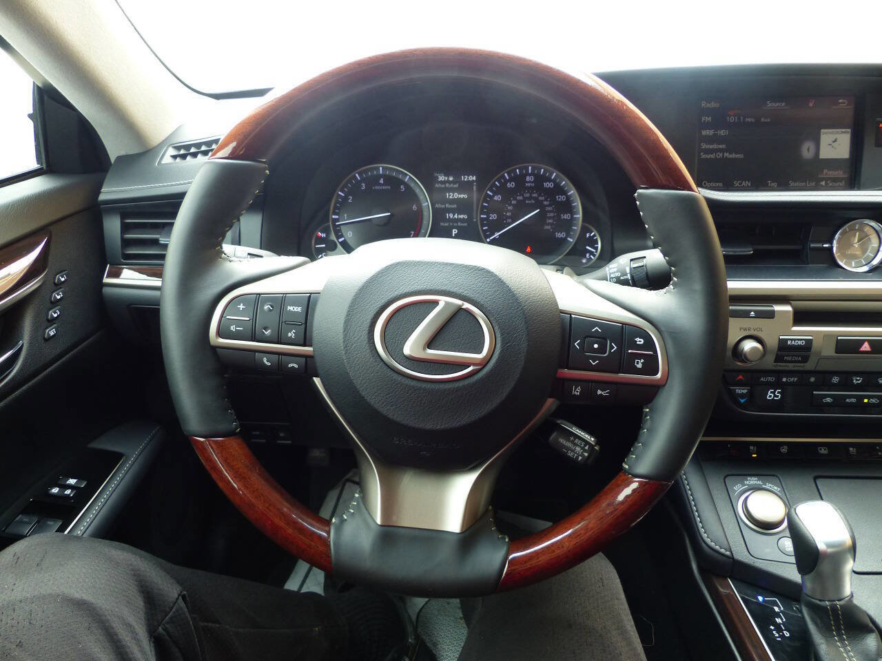 Used 2017 Lexus ES 350 w/ Luxury Package image 24