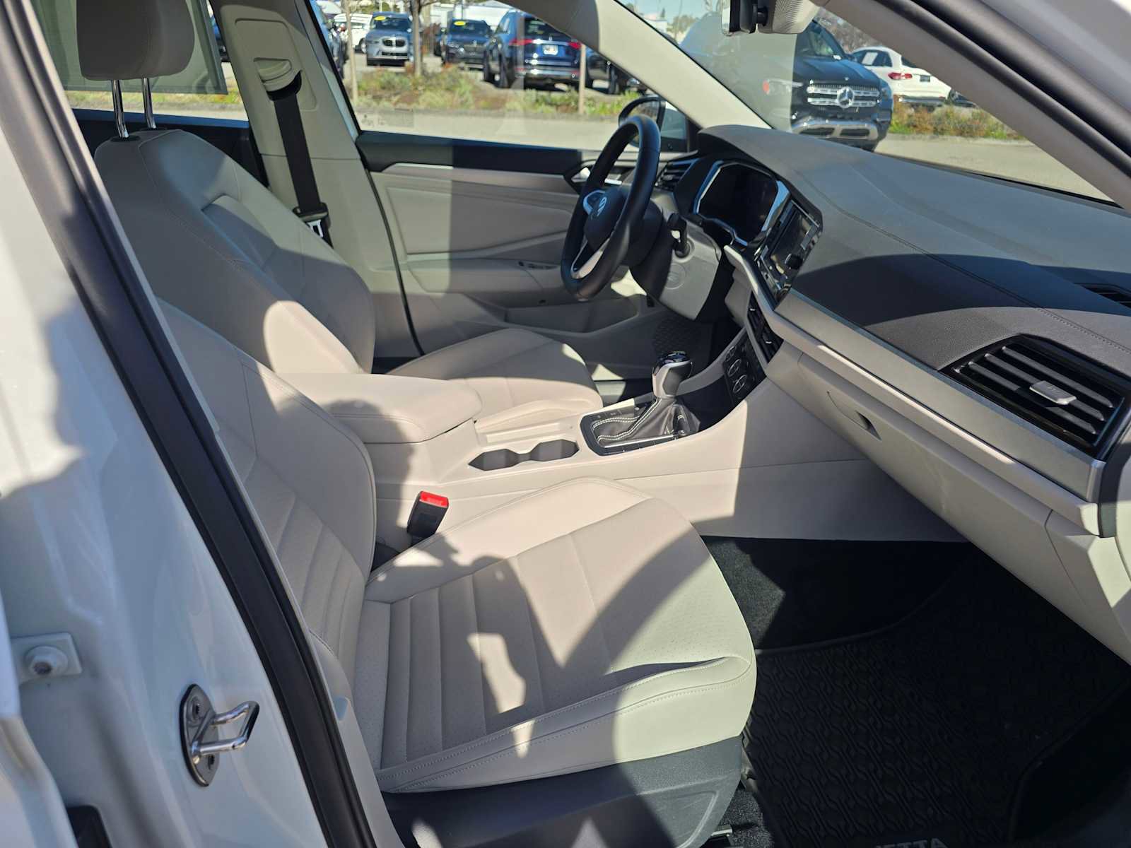 Used 2023 Volkswagen Jetta SE w/ Panoramic Sunroof Package image 11