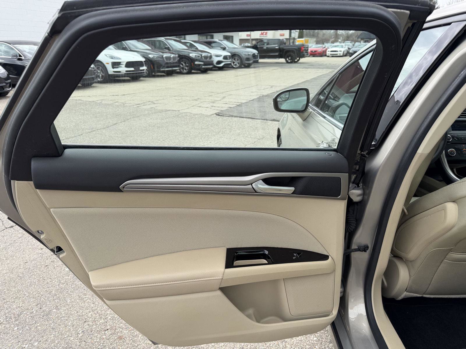 Used 2015 Ford Fusion SE image 19