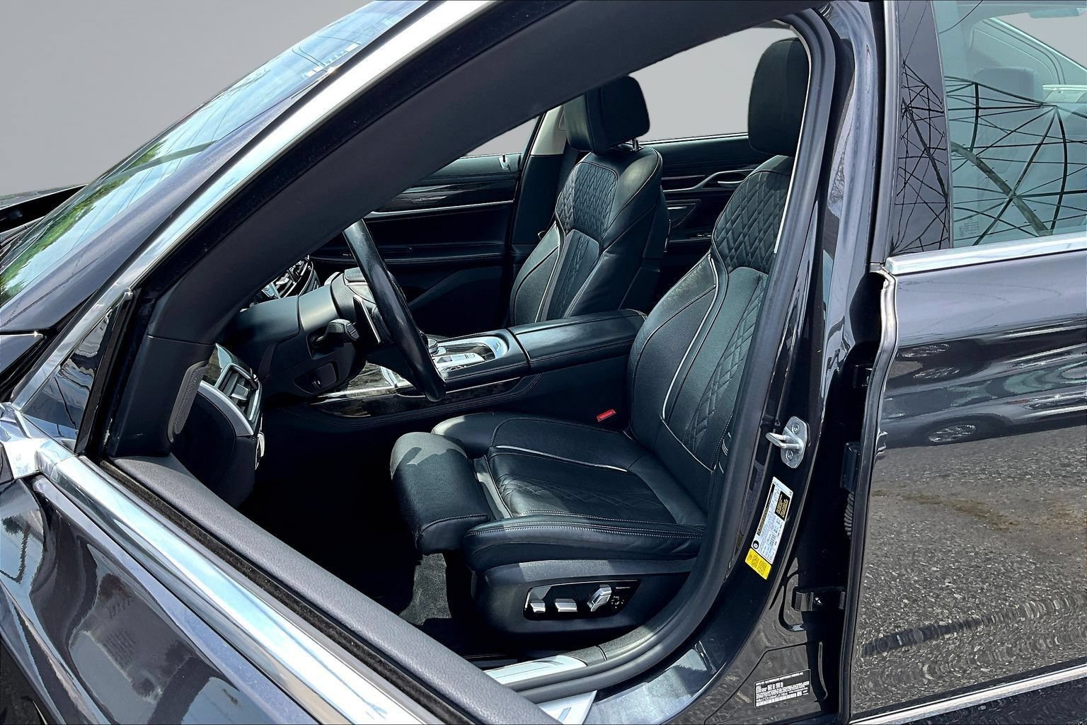 Used 2022 BMW 740i RWD image 19