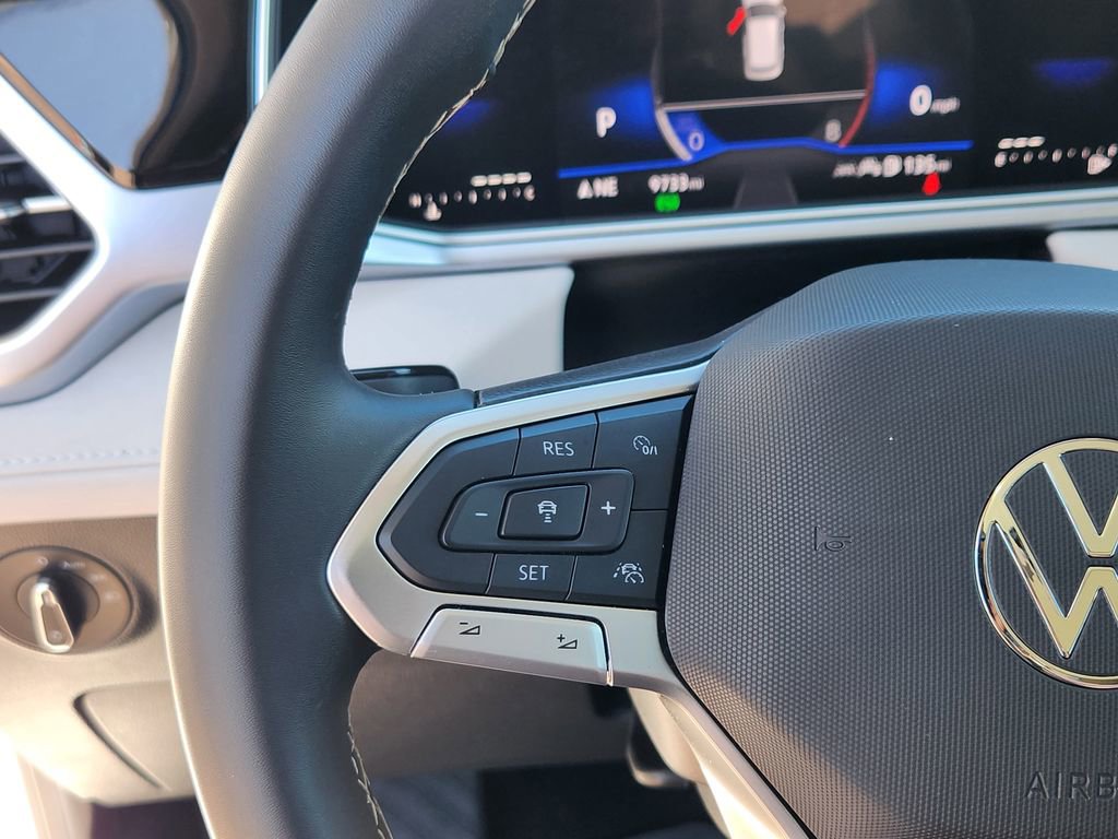 Used 2025 Volkswagen Taos SE image 17