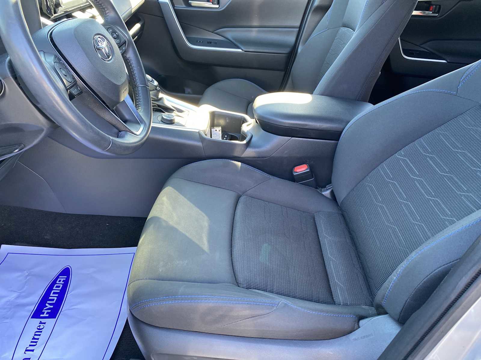 Used 2022 Toyota RAV4 SE image 23