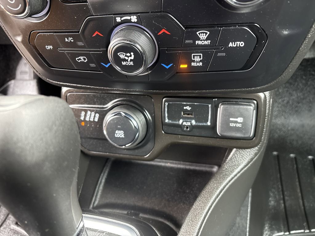 Used 2021 Jeep Renegade Latitude image 22