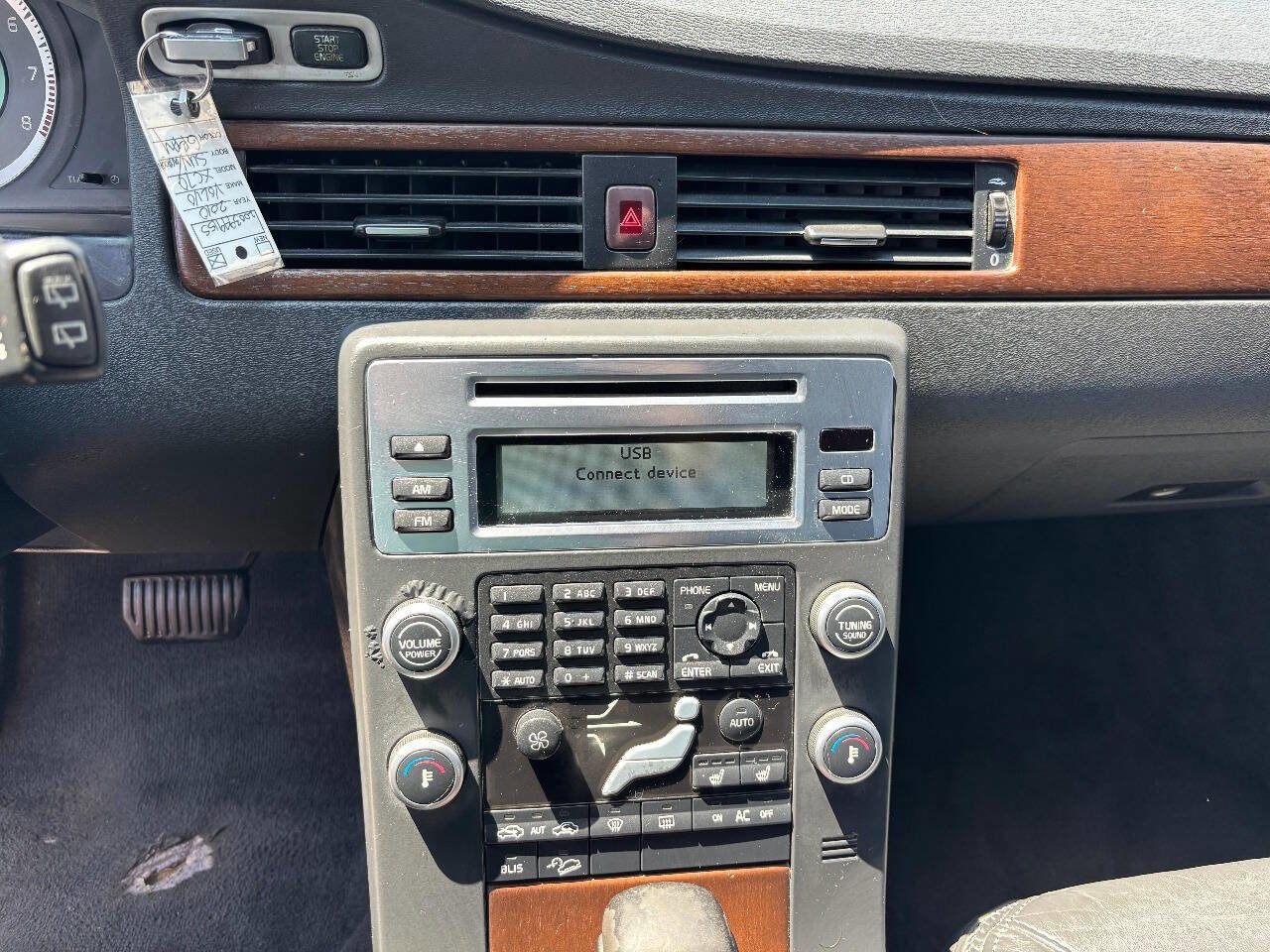 Used 2010 Volvo XC70 3.2 image 15