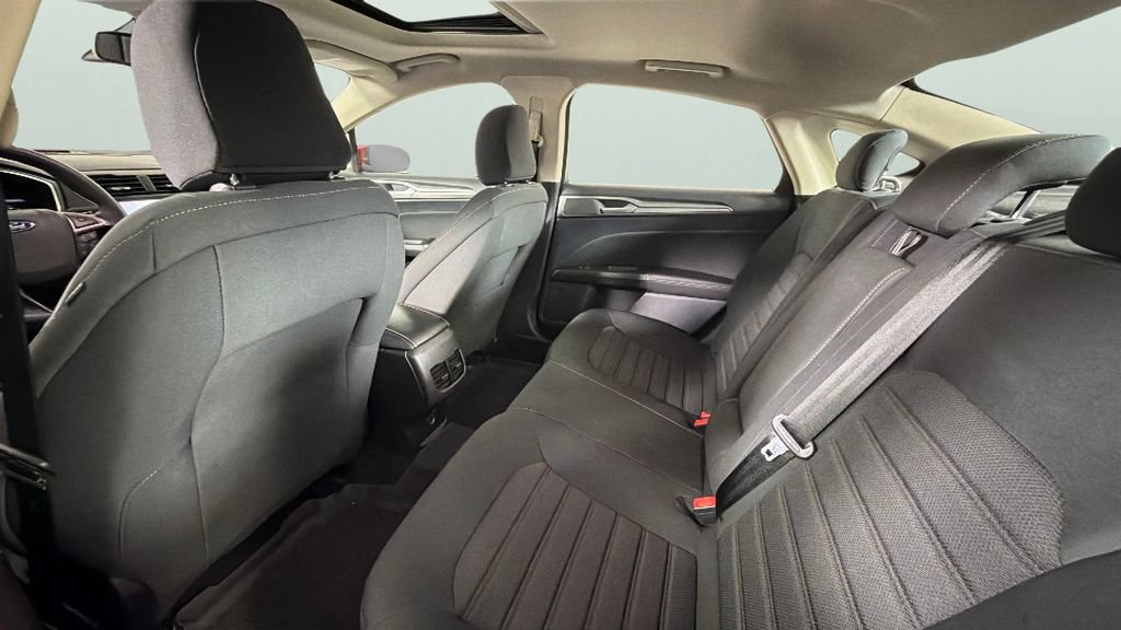 Used 2020 Ford Fusion SE FWD image 28