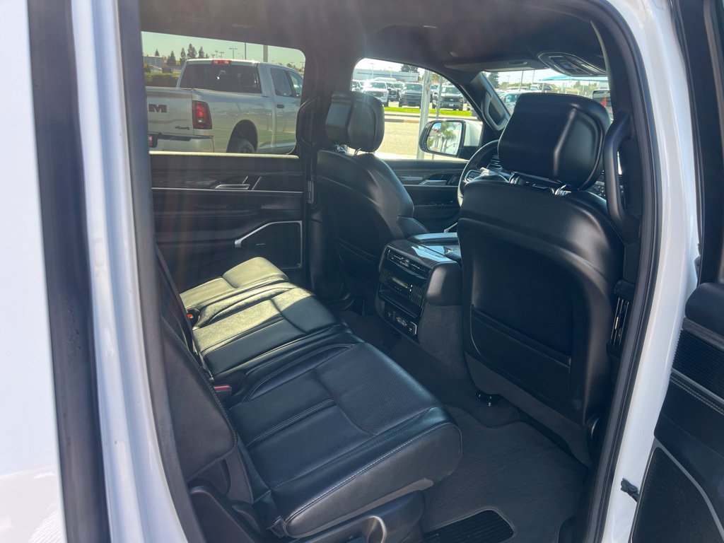 Used 2022 Jeep Wagoneer Series III AWD/4WD image 44